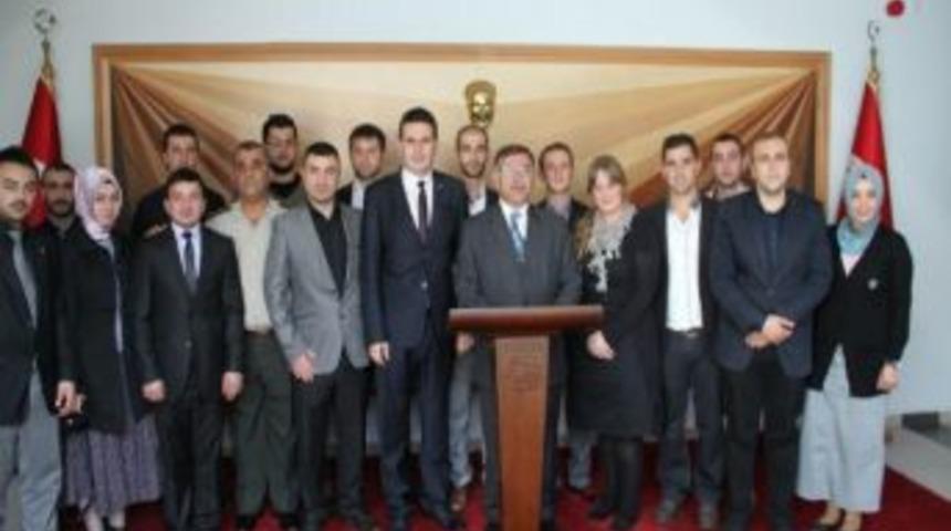 Ak Parti D&uuml;zce Gen&ccedil;lik Kollarından Vali Yılmaz'a Ziyaret