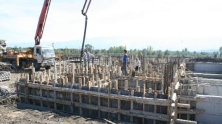 D&uuml;zce Valisi Yılmaz, Cezaevi İnşaatını İnceledi Yetkililerden Bilgi Oldu