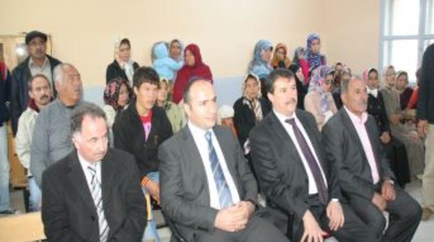 Afganlı M&uuml;lteciler T&uuml;rk&ccedil;e &Ouml;ğreniyor