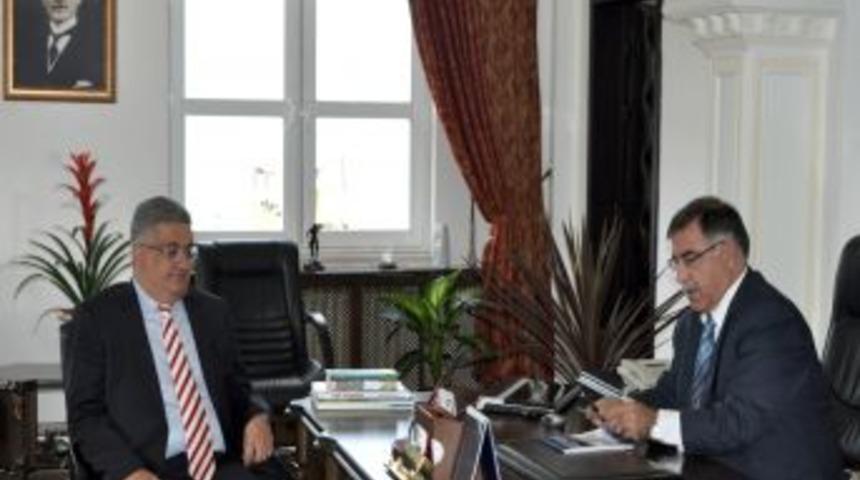 Vali Yılmaz: Ak&ccedil;akoca'nın Eğitim Standartları D&uuml;zce&rsquo;den Y&uuml;ksek