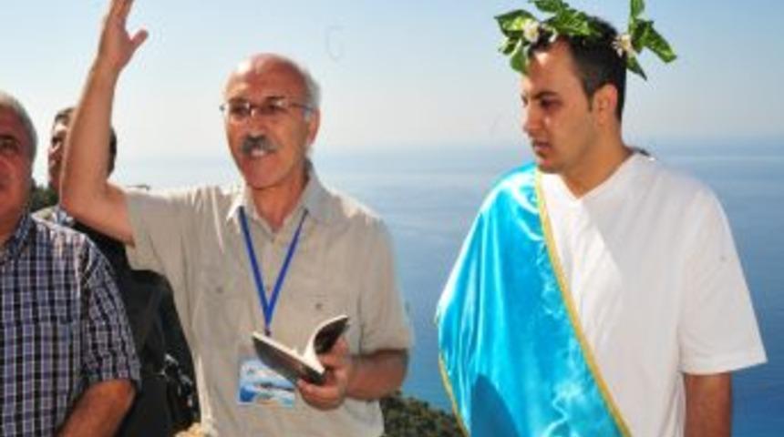 Şair Ve Yazarlar 2 Bin Metreden Barış Mesajı Verdi