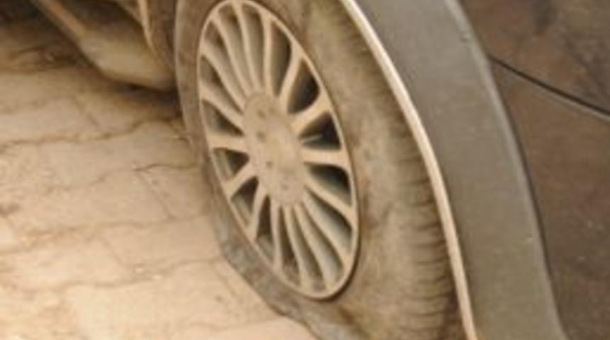 Caddelere Konulan Demir Kapanlar S&uuml;r&uuml;c&uuml;leri Mağdur Etti