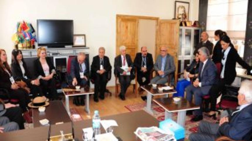 Şairler, Başkan Yılmaz&rsquo;ı Ziyaret Etti