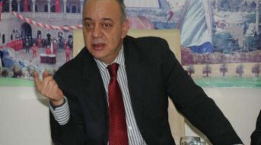 Manisa Şehrinin İsmini Oyluyor