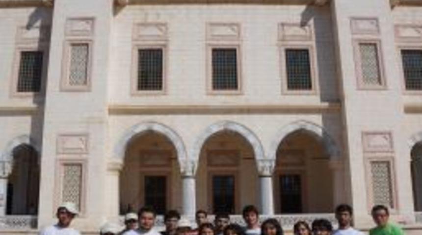 &Ccedil;ukurova &Uuml;niversitesi'nin Yeni &Ouml;ğrencileri Hem Eğlendi Hem Şehri Tanıdı