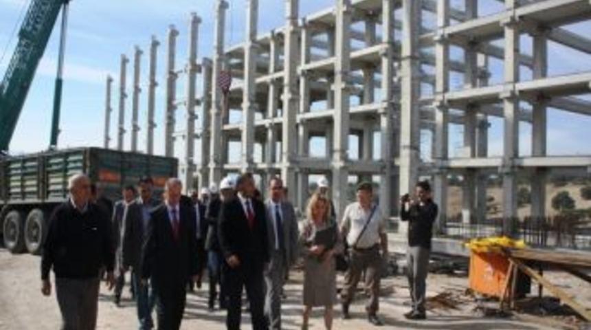 Vali Kenan &Ccedil;ift&ccedil;i Gediz İl&ccedil;esi'ni Ziyaret Etti