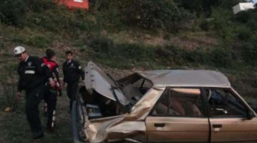 Zonguldak'ta Otomobil U&ccedil;uruma Devrildi: 2 Yaralı