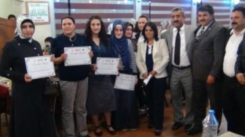 Başarılı Kursiyerlere Sertifikaları Verildi