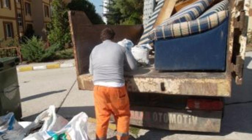 İzmit&rsquo;te Eski Ev Eşyası Derdine Son