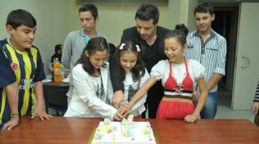 Burak Kut Tuzla'da yetim &ccedil;ocuklarla