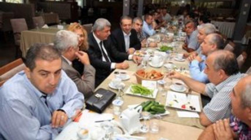 Başkan eski &ouml;ğrencileriyle buluştu