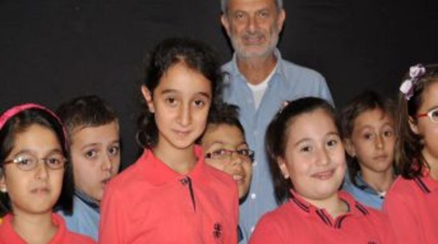 Karikat&uuml;rist Memecan, Coşkun Koleji&rsquo;nde &Ouml;ğrencilerle Buluştu