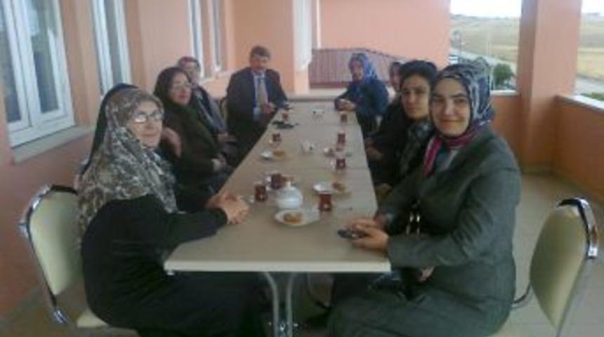 Ak Kadınların Sosyal Ziyaretleri