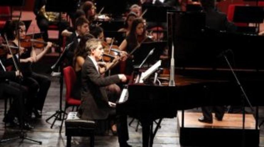 Usta Piyaniste B&uuml;y&uuml;k İlgi