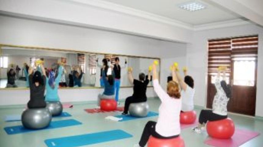 Mamaklı Kadınların G&ouml;zdesi Aerobik Ve Fitness