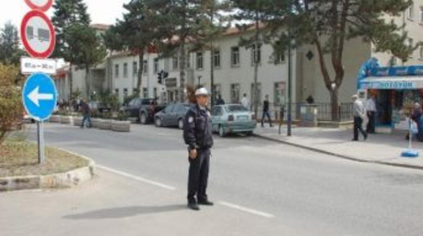 Boz&uuml;y&uuml;k&rsquo;te Ağır Y&uuml;k Taşıyan Vasıtaların 07:00 - 20:00 Saatleri Arasında Şehir İ&ccedil;ine Girişi Yasaklandı