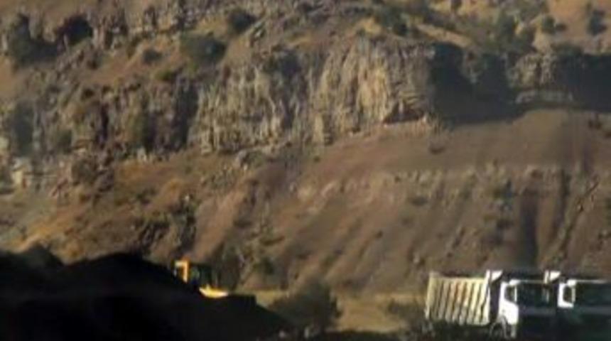 Ter&ouml;ristler Cudi Dağı'nda Bir Şirkete Ait 11 Aracı Yaktı