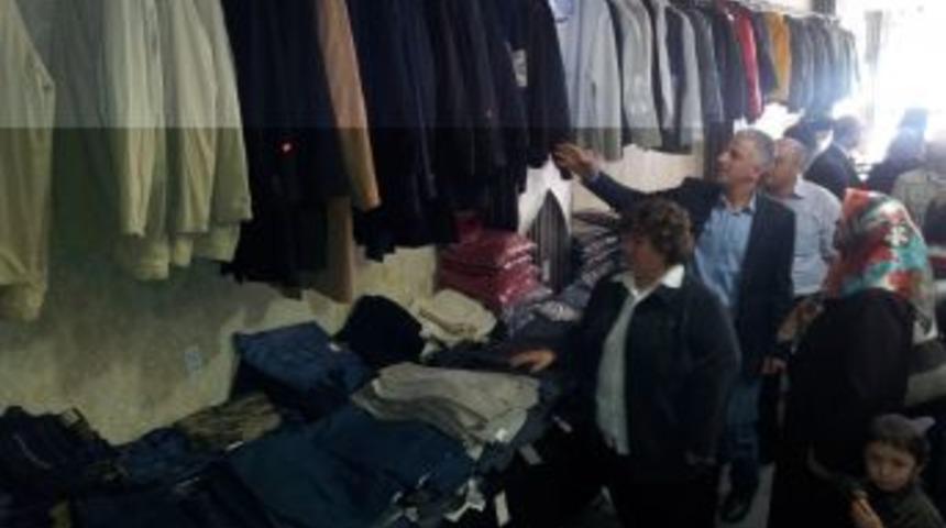 Kimse Yok Mu Kermes Ile Fakirlere Bayram Yaptıracak