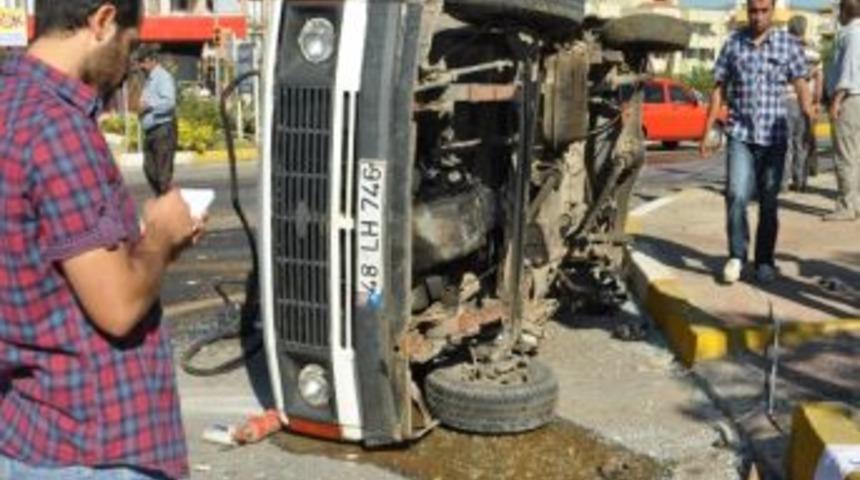 Milas&rsquo;ta Ortalığı Savaş Alanına &Ccedil;eviren Kaza Kameralara Yansıdı