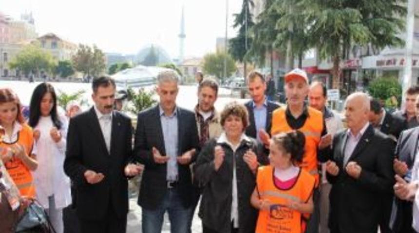 Kimse Yok Mu Derneği&rsquo;nden Kermes