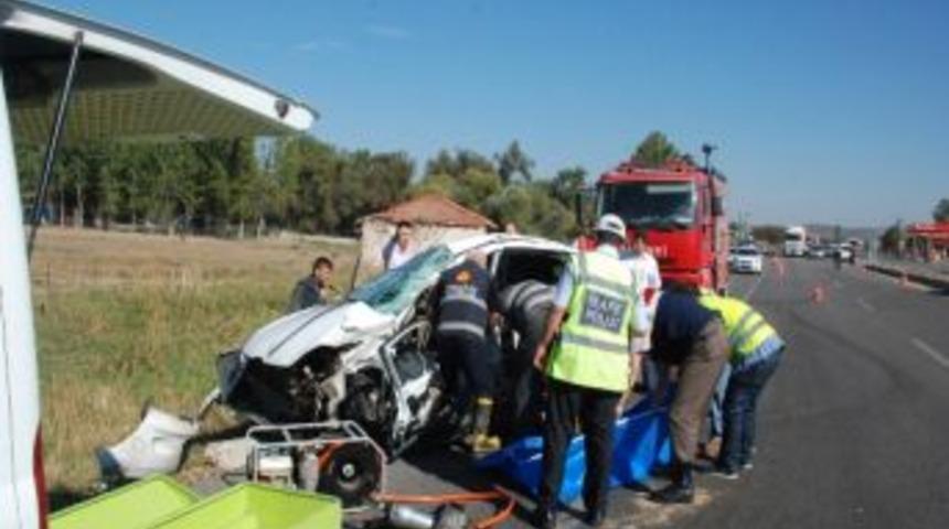 Bursa&rsquo;da Trafik Kazası: 1 &Ouml;l&uuml;, 1 Yaralı