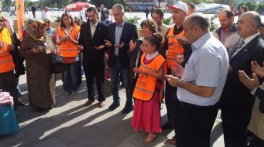 Kermesten Elde Edecekleri Gelirle Fakirlere Bayram Yaptıracaklar