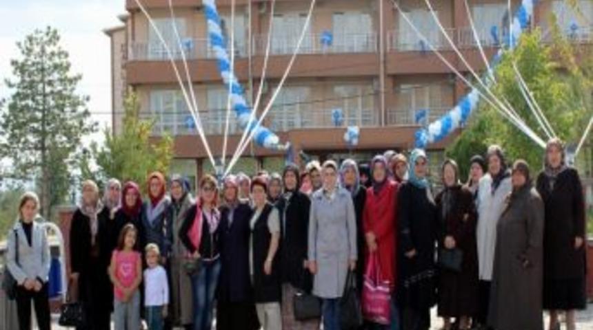 Sivaslı Kadınlar Sıcak &Ccedil;ermik&rsquo;i Geziyor