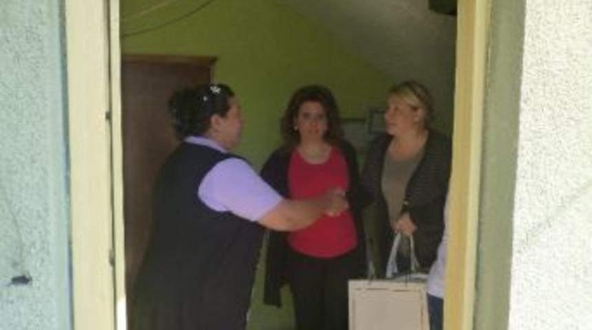 Ak Parti Kadın Kolları Y&ouml;netimi Aş&ccedil;ıoğlu Mahallesi'ni Ziyaret Etti