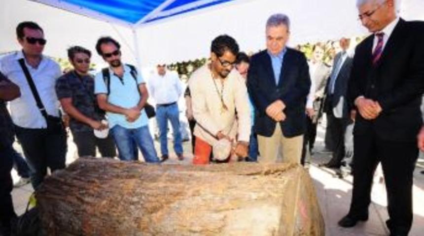 İzmir Heykellerle Donatılacak