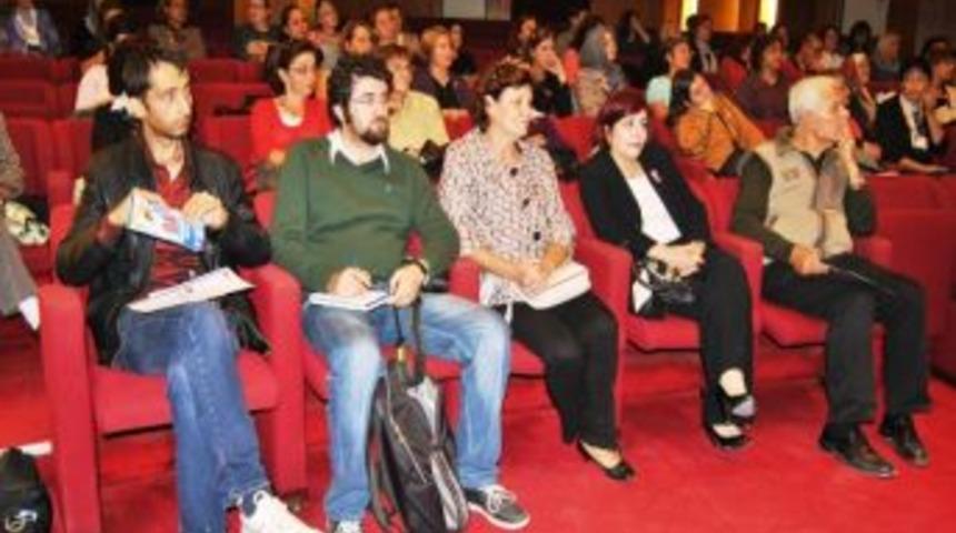 "meme Kanseri'nde Farklılık" Konferansı Yapıldı