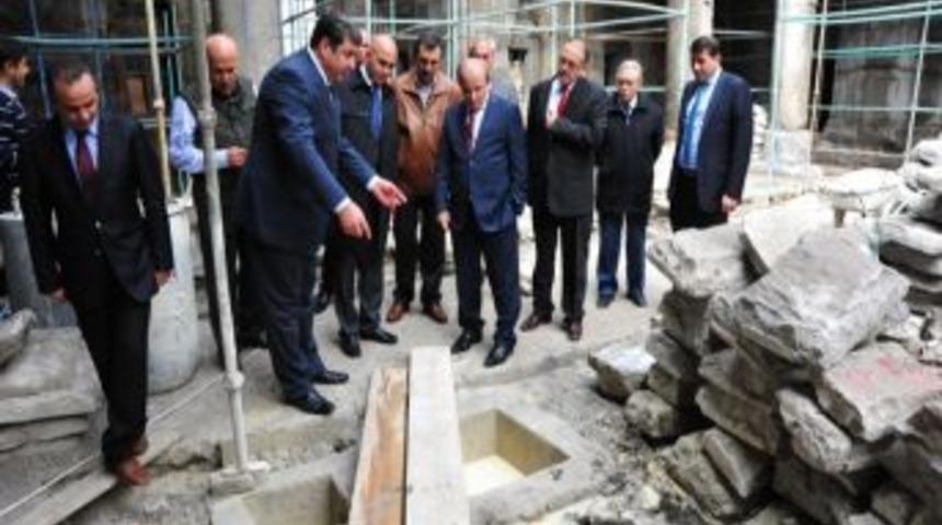 Vali &Ouml;zt&uuml;rk &Ccedil;ifte Minareli Medrese&rsquo;de Incelemede Bulundu