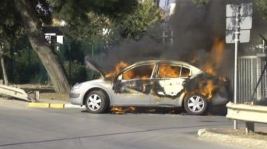 Kadın &Ouml;ğretmenin Otomobili Alev Alev Yandı