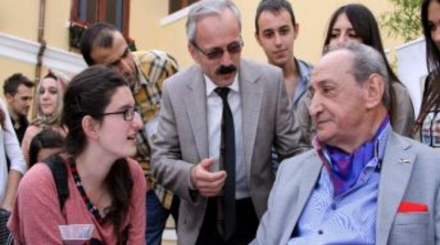 &Uuml;nl&uuml; Şairler Halkla Buluştu