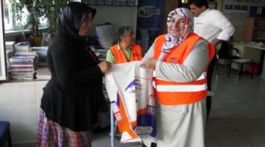 Kimse Yok Mu&rsquo;dan 180 Aileye Kırtasiye Ve Gıda Yardımı