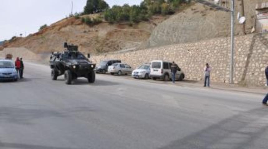Teröristler Tunceli'de Fıstık Yüklü Kamyonu Yaktı
