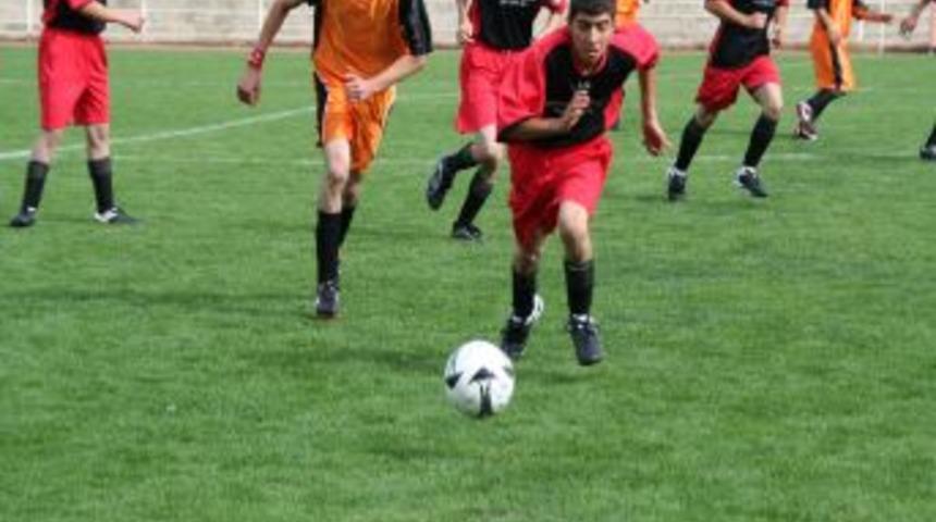 &Ouml;zel Sporcular Futbol Ligi Başladı