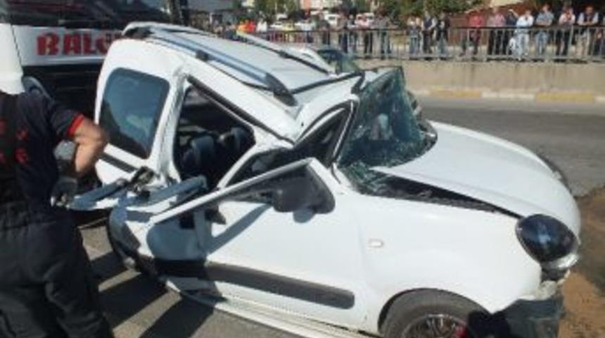 Kocaeli'de Trafik Kazası: 4 Yaralı