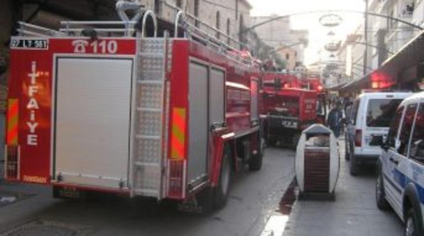 Depoda &Ccedil;ıkan Yangın Korkuttu