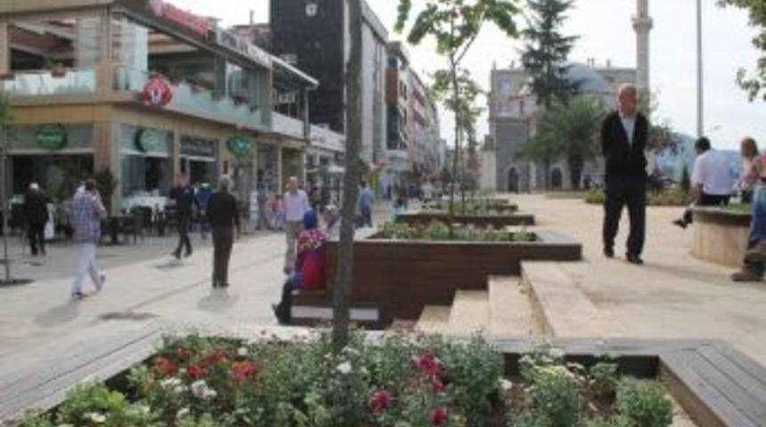 Giresun&rsquo;da Meydana Yeşil Dokunuş