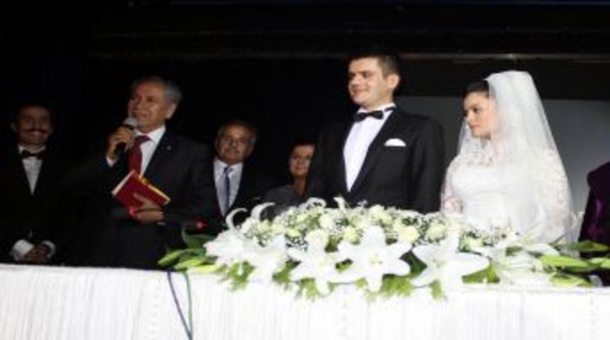 B&uuml;lent Arın&ccedil;, Nikah Şahidi Oldu