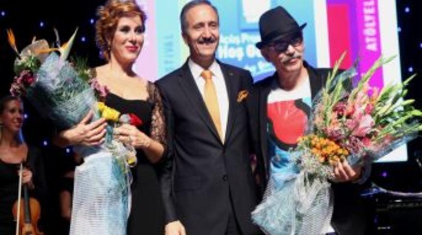 Zuhal Olcay Ve Derya K&ouml;roğlu Aynı Sahnede Buluştu