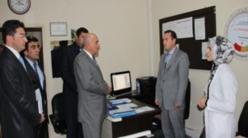 Bayburt Valisi Hasan İpek Halk Sağlığı M&uuml;d&uuml;rl&uuml;ğ&uuml;nde İncelemelerde Bulundu