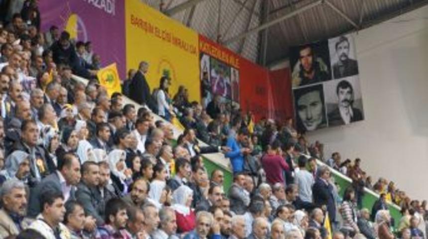 BDP Kongresi'nde, &Ouml;calan Posteri Asıldı