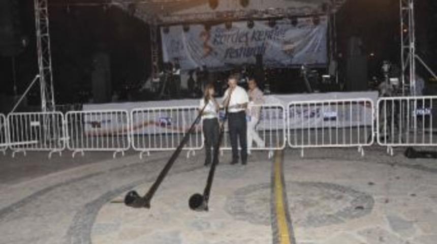 Kuşadası 3. Kardeş Kentler Festivali&rsquo;nde Muhteşem Gece