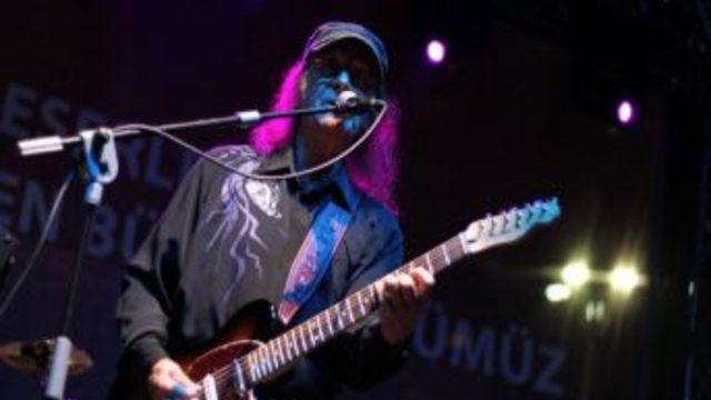 Erkin Koray Konserinde Ata’ya Saygı