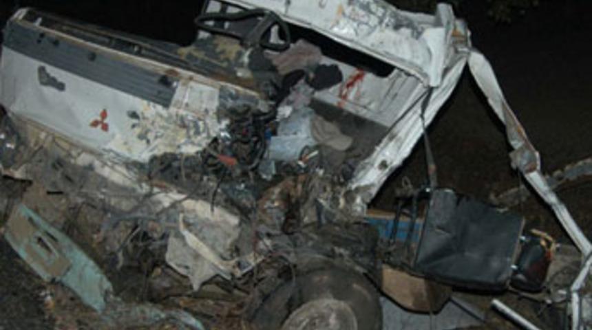 Karab&uuml;k'te kaza: 2 &ouml;l&uuml; 1 yaralı