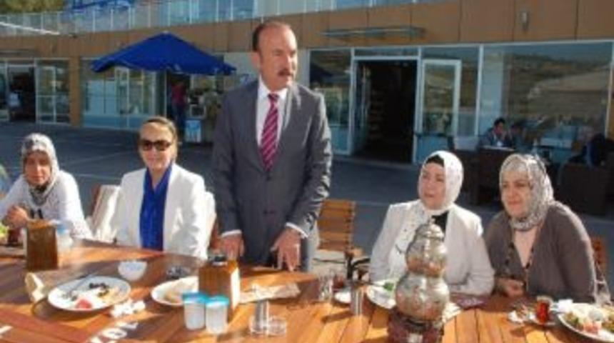 Başkan Doğan, "halka Hizmet Boynumuzun Borcu"