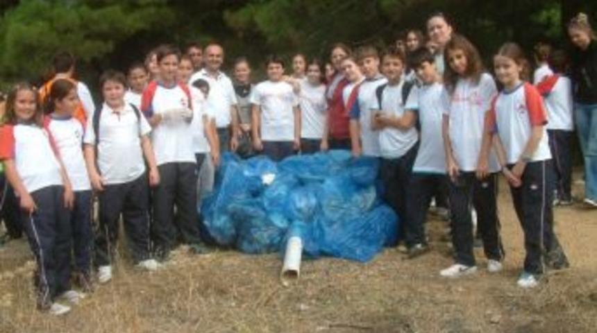 Doğa Gezisinde &Ccedil;evre Temizliği Yaptılar