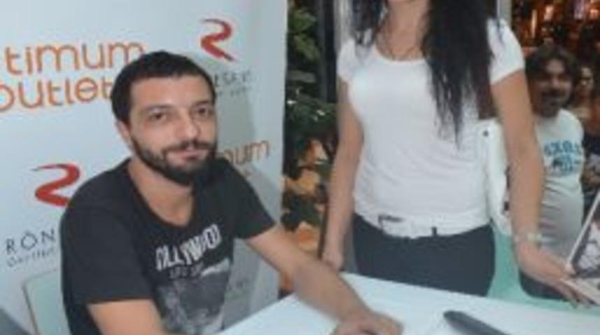 Mehmet Erdem İzmirli Hayranlarıyla Buluştu