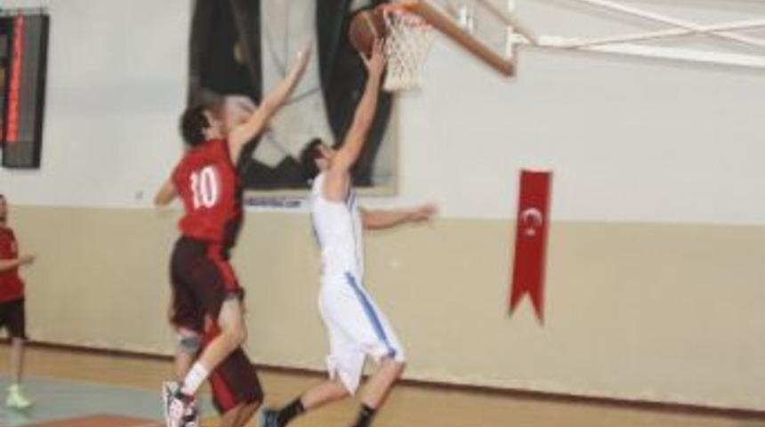 Yalova Belediyesi Basketbol Takımı Yeşilyurt'a Mağlup Oldu